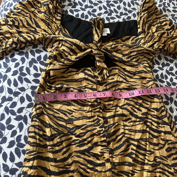 Song of Style Revolve Everly Tiger Multi Button/Tie Front Cutout Dress NWOT S - Picture 14 of 15